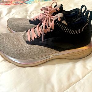 Brooks Levitate womens 7.5